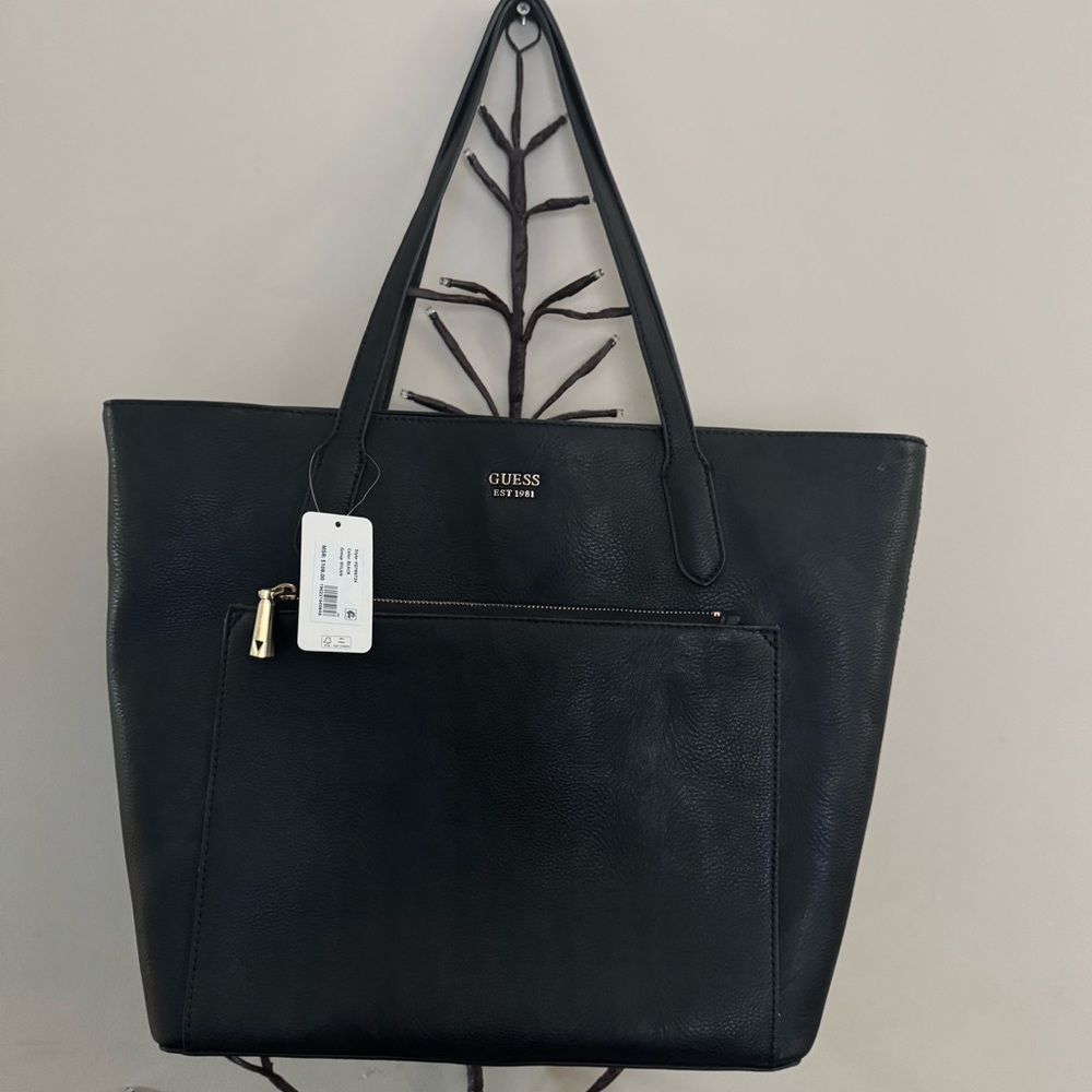 Brand new”Guess”nice leather tote for women.Size-W-17”x13”inc.Color-black 🖤